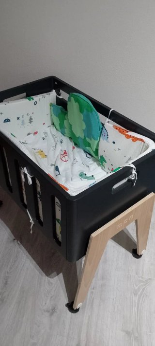 Cuna para bebé con ruedas ,marca micuna