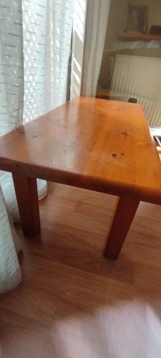 Mesa baja de salón de madera