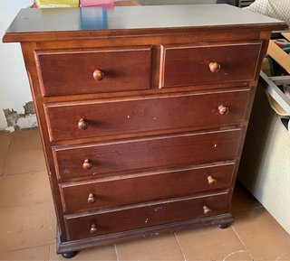 Cómoda de madera para dormitorio