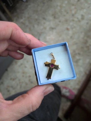 Colgante Cruz Oro , Oro Blanco y Rubí