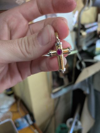 Colgante Cruz Oro , Oro Blanco y Rubí