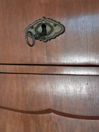 Armario muy antiguo de madera estilo Louis XV