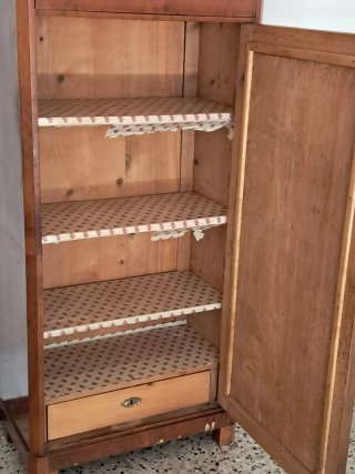 Armario muy antiguo de madera estilo Louis XV