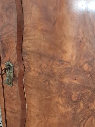 Armario muy antiguo de madera estilo Louis XV