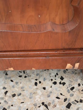 Armario muy antiguo de madera estilo Louis XV