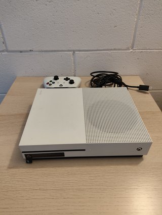 Xbox One S bianca con 2 controller