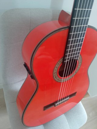 Guitarra Flamenca Autoamplificada Roja
