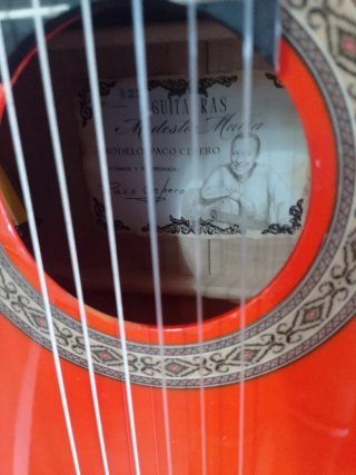 Guitarra Flamenca Autoamplificada Roja