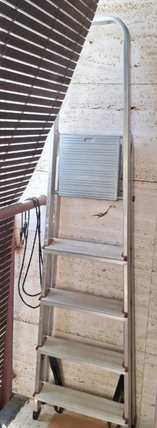 Escalera plegable aluminio 5 peldaños