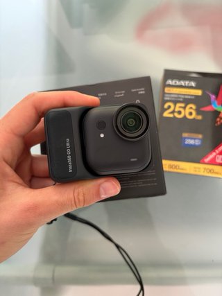 Insta360 Go Ultra Negra y tarjeta micro sd 256gb