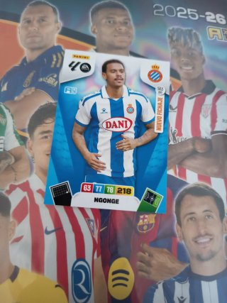 Carta fútbol Panini Adrenalyn XL 2025-26