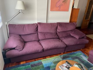 Sofá de tela morado