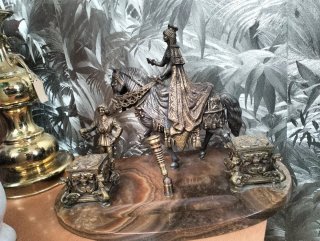Statue di Isabella la Cattolica e cavallo