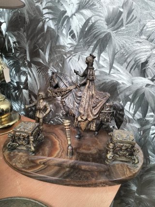 Statue di Isabella la Cattolica e cavallo