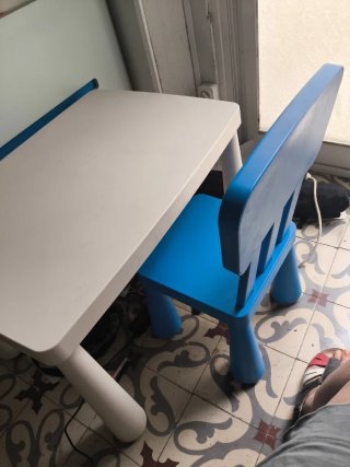 Mesa y silla infantil azul y blanco