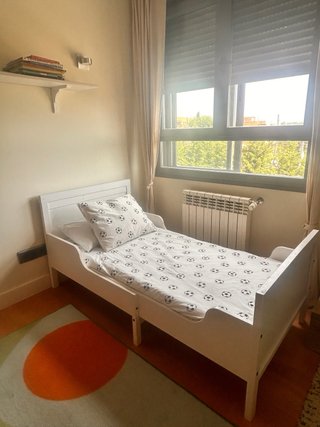 Cama infantil extensible blanca y colchón