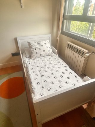 Cama infantil extensible blanca y colchón