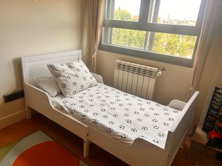 Cama infantil extensible blanca y colchón