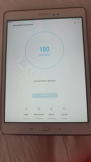 Tablet Samsung bianco con YouTube funzionante