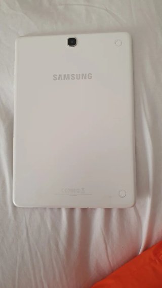 Tablet Samsung bianco con YouTube funzionante