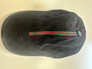 Gorra Gucci Negra con Raya Verde y Roja