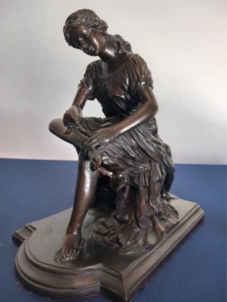 Escultura Pradier de mujer firmada
