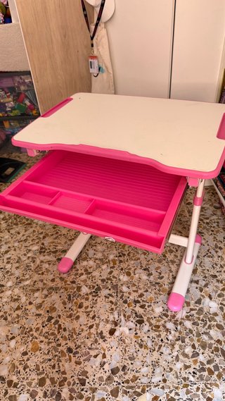 Escritorio infantil con cajón rosa
