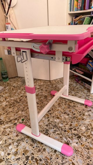 Escritorio infantil con cajón rosa