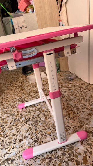 Escritorio infantil con cajón rosa