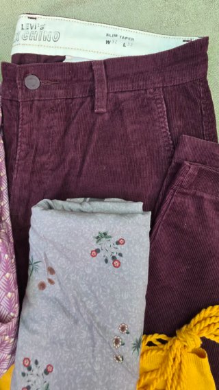 Traje fallero morado y amarillo