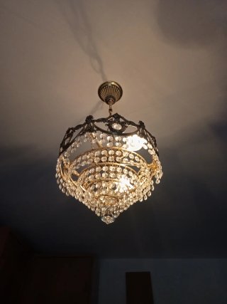 Lámpara de lágrimas dorada y cristal