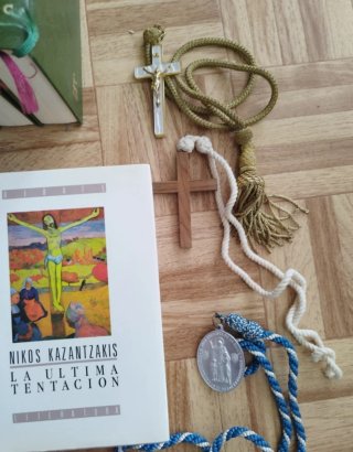 Lote religioso: Biblia, Misal, Cruz todo por 10€
