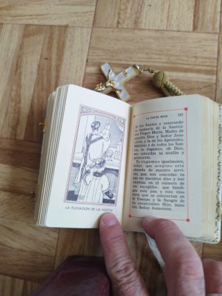 Lote religioso: Biblia, Misal, Cruz todo por 10€