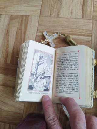 Lote religioso: Biblia, Misal, Cruz todo por 10€