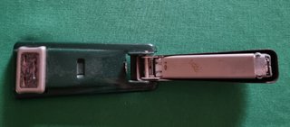 Cucitrice a punti vintage colore verde