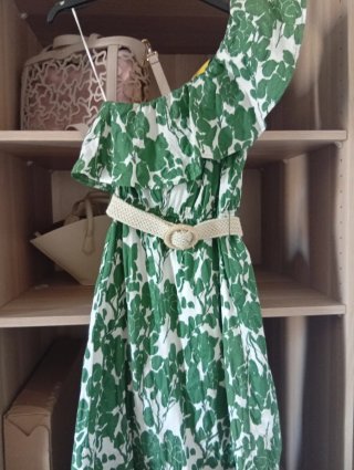 Vestido asimétrico estampado verde y blanco