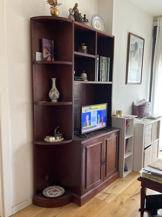 Librería de madera maciza. URGE VENDER