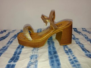 Sandalias Di'one doradas plataforma tacón