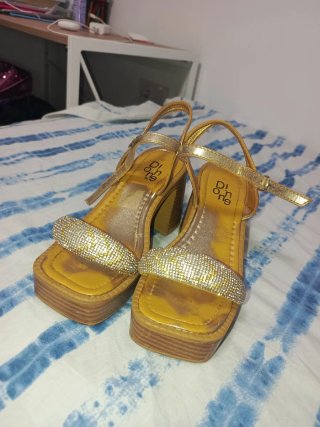 Sandalias Di'one doradas plataforma tacón