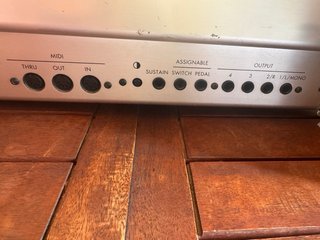 Teclado Korg Trinity