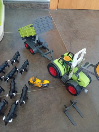 Tractor Juguete con Remolque y Animales