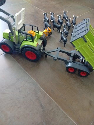 Tractor Juguete con Remolque y Animales