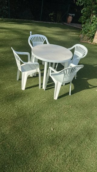 Conjunto Mesa, Sillas y Parasol Jardín