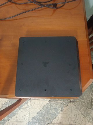 PS4 Slim 500GB + 2 Giochi