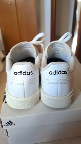 Zapatillas Adidas Blancas y Negras