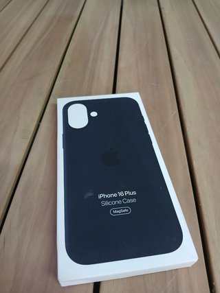 Apple Funda iPhone 16 Plus MagSafe Negra