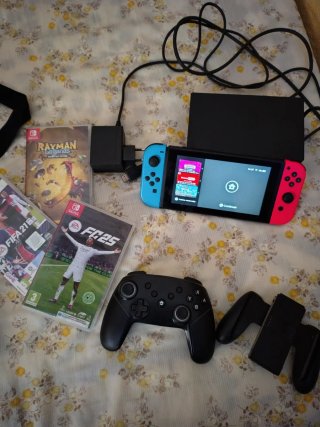 Nintendo Switch Azul/rojo + Accesorios