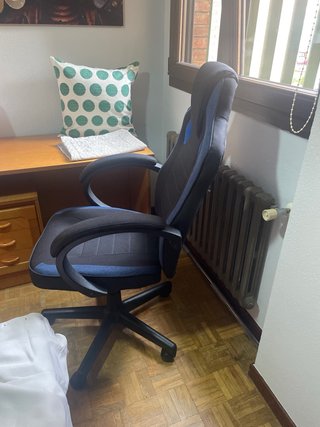 Silla de estudio azul y negra