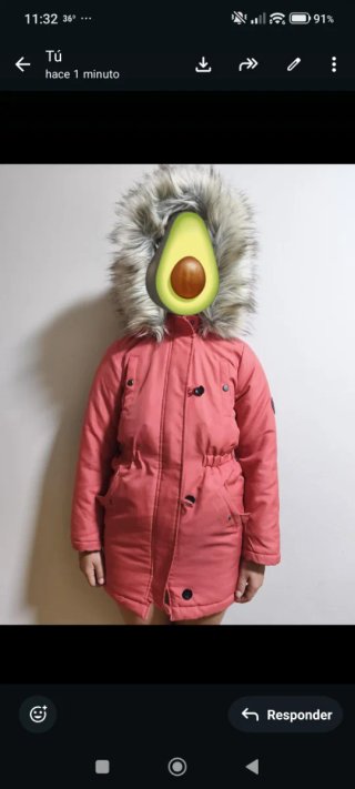 Chamarra rosa con gorro de pelo. 12 años