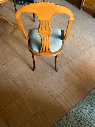 Juego de 4 sillas de madera y tela